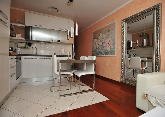 Four Winds Apartment